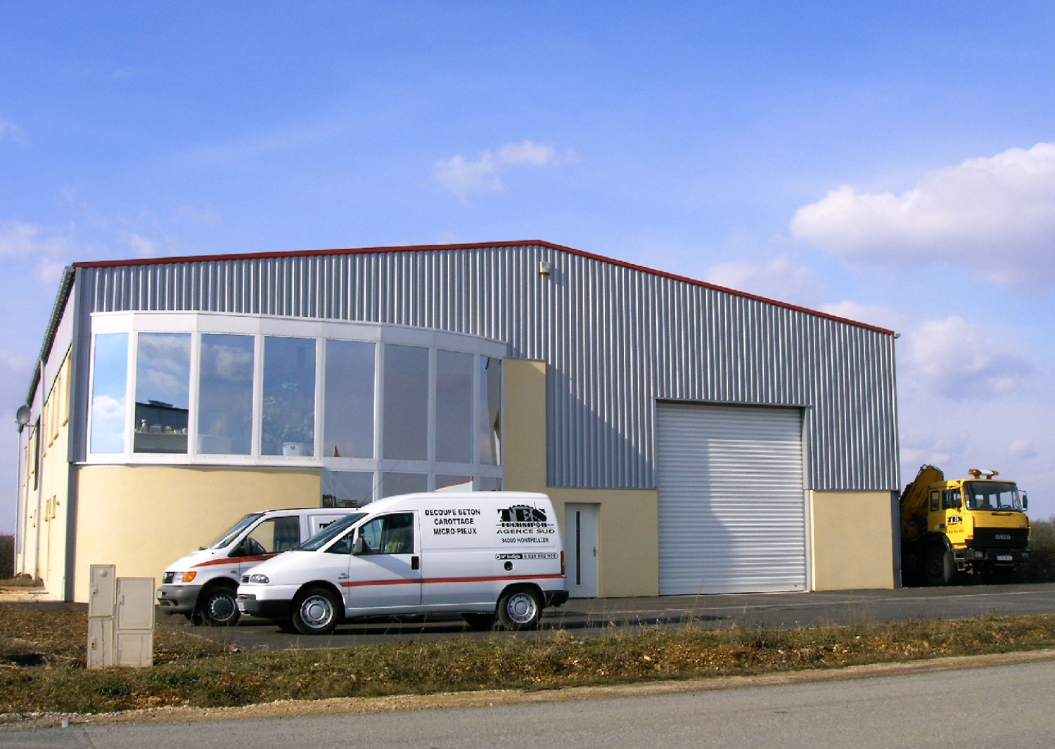 Photo de notre bâtiment principal lors de son inauguration en 2003